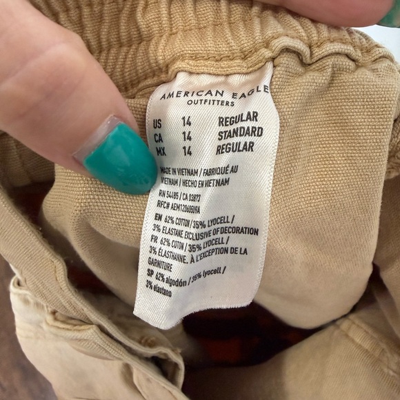 American Eagle Outfitters Women’s Khaki Cargo Pants w/partial elastic waist Sz14 - Picture 6 of 8